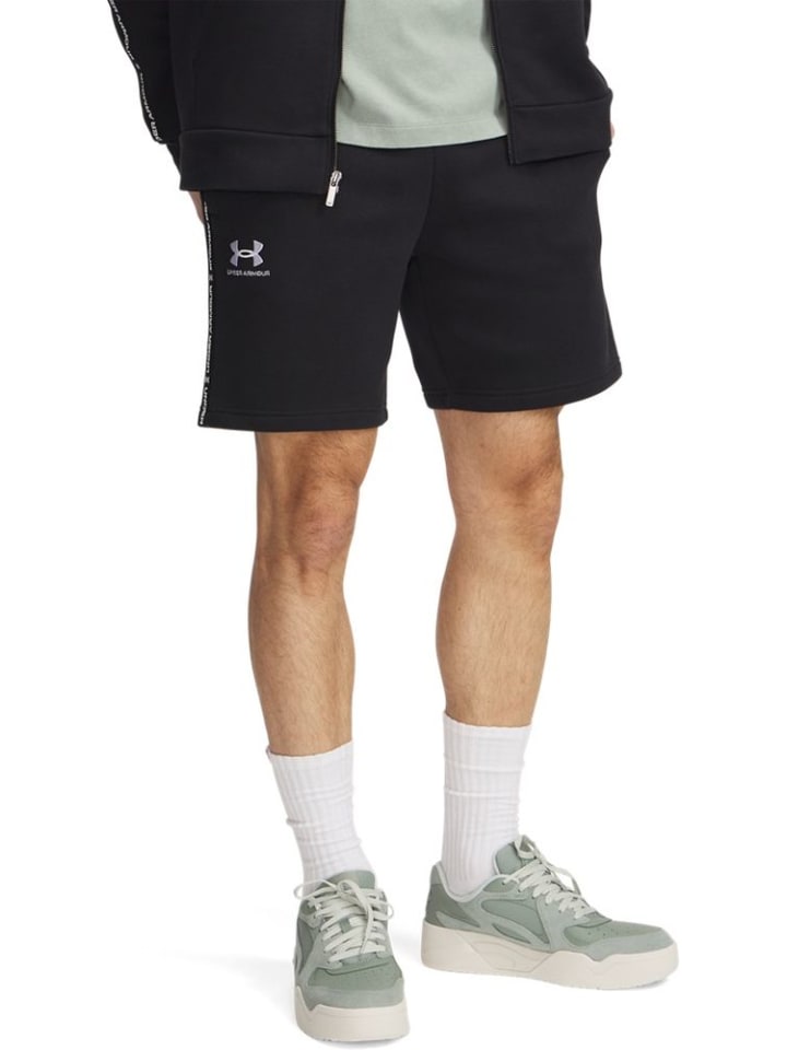 Under Armour Спортивные шорты «Icon Fleece Shorts Taping» черного цвета
Under Armour Спортивные шорты «Icon Fleece Shorts Taping» черного цвета
