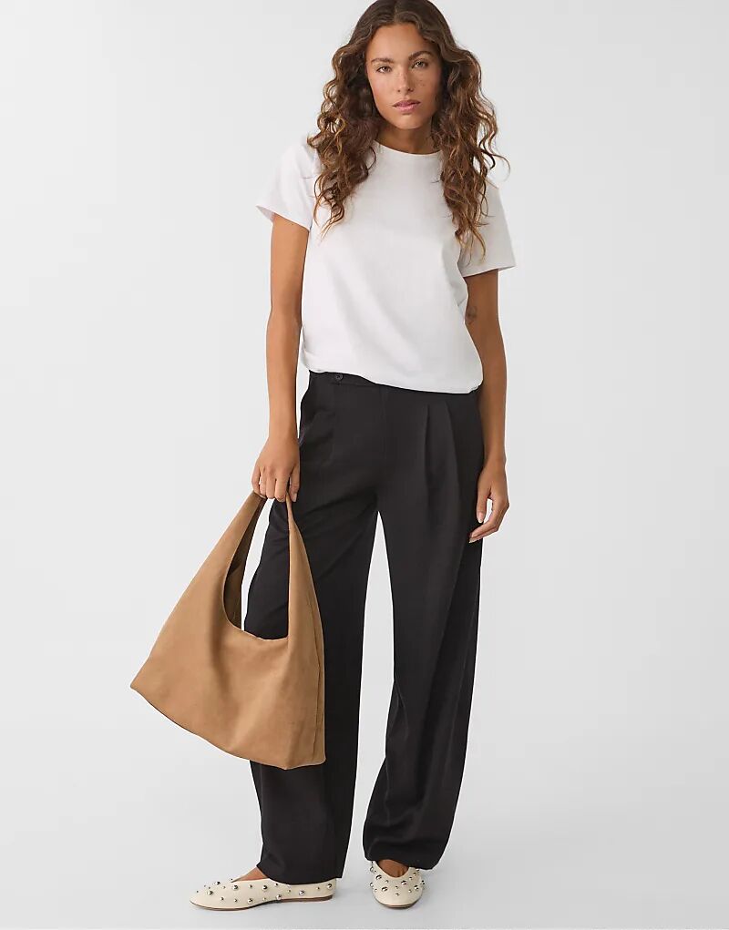 Сумка через плечо Stradivarius из искусственной замши бежевого цвета
Сумка через плечо Stradivarius из искусственной замши бежевого цвета