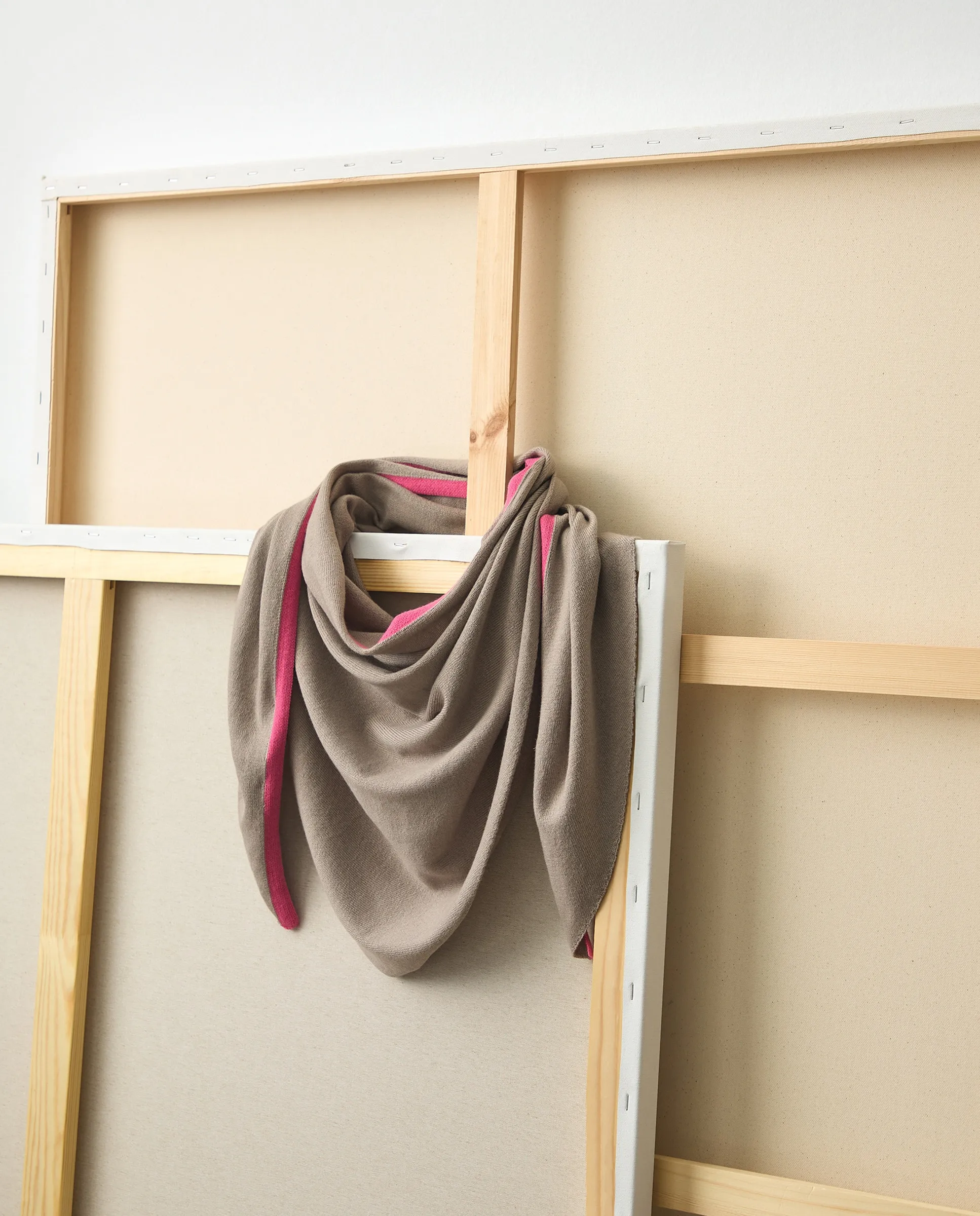 Женская кофта с V-образным вырезом Stella Rittwagen, антрацитовый
Женская кофта с V-образным вырезом Stella Rittwagen, антрацитовый