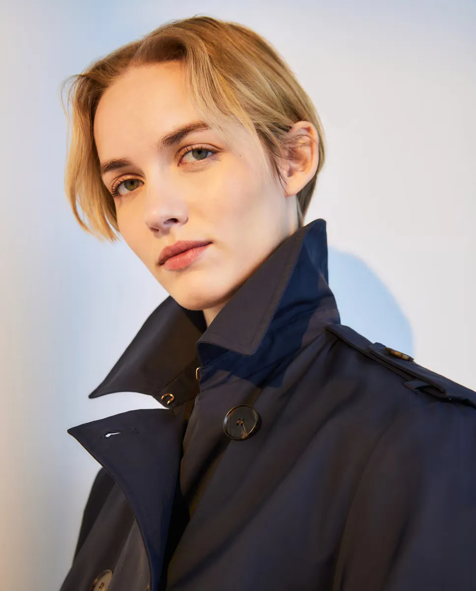 Женский тренч однотонного цвета Woman El Corte Inglés, тёмно-синий 
Женский тренч однотонного цвета Woman El Corte Inglés, тёмно-синий