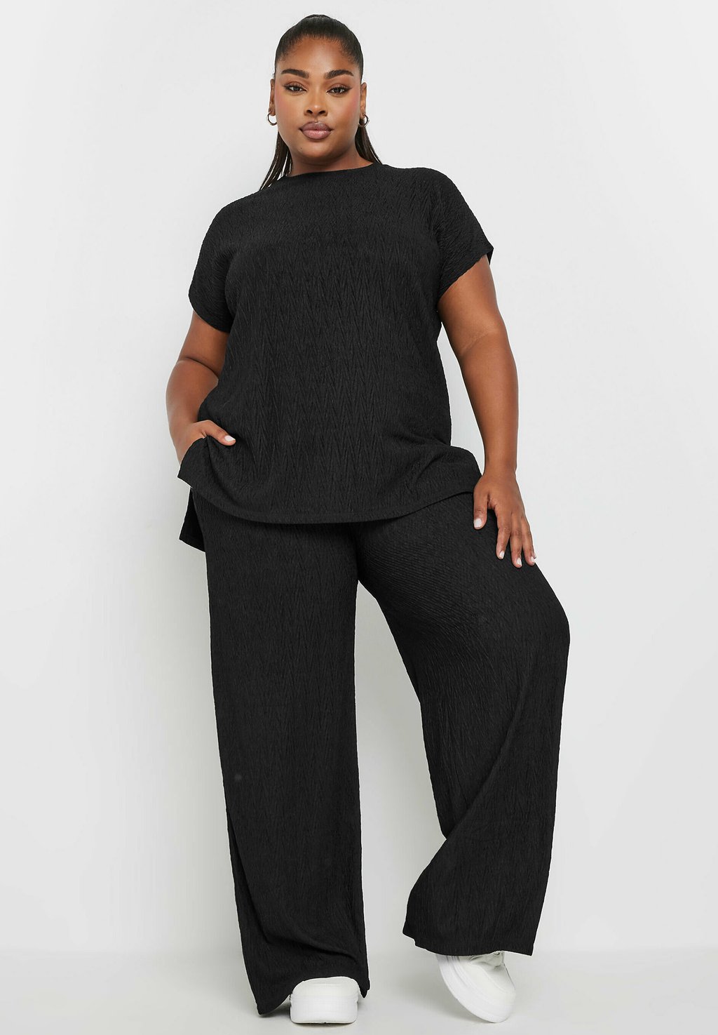 Блуза Yours Clothing, черный 
Блуза Yours Clothing, черный