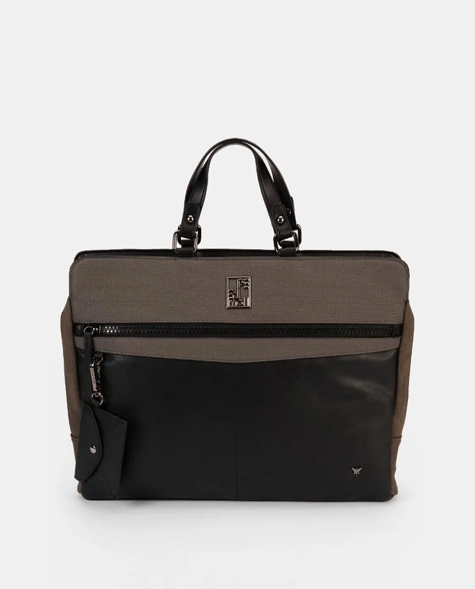 Портфель с передним карманом Pepe Moll, черный
Портфель с передним карманом Pepe Moll, черный