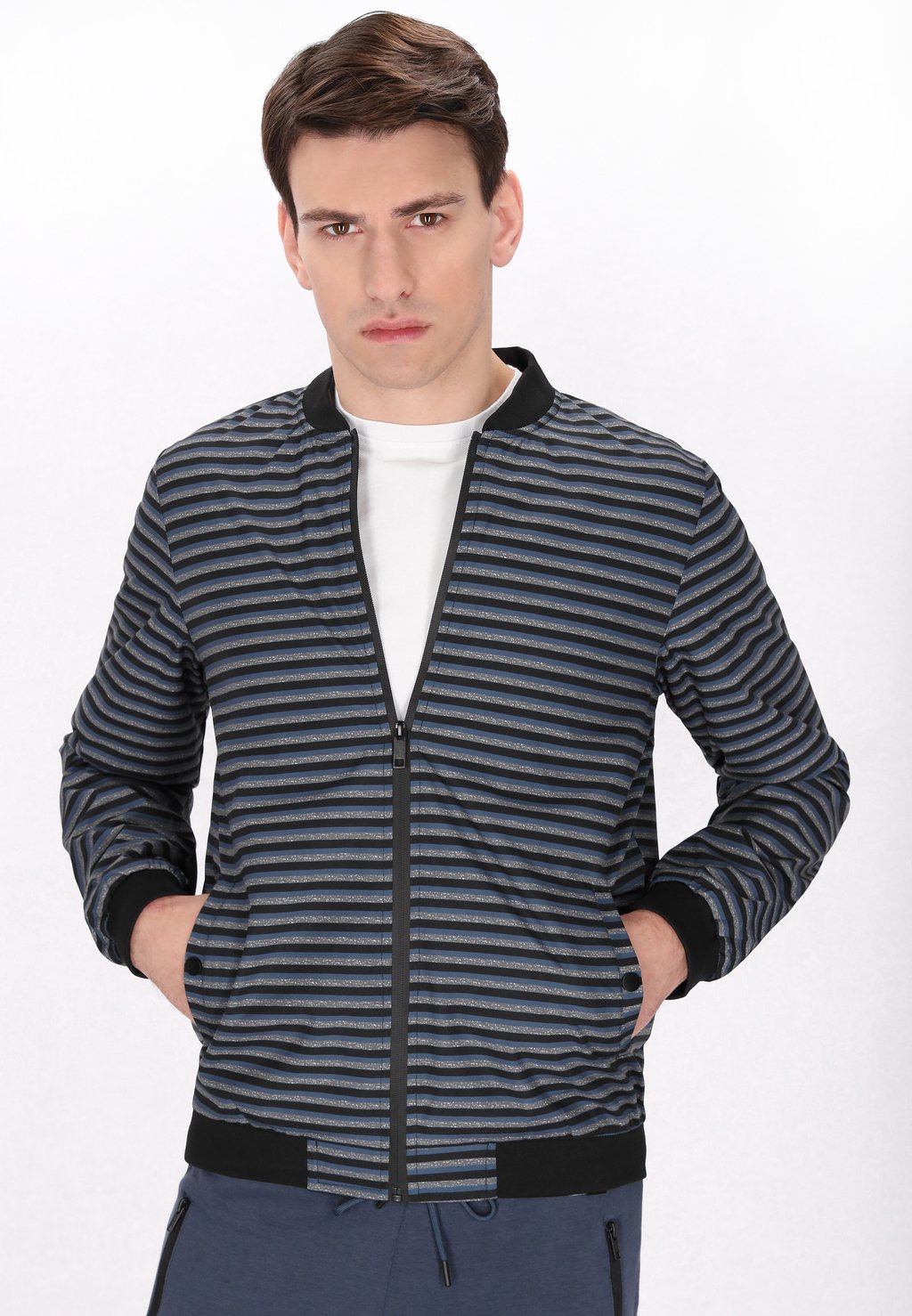 Куртка-бомбер Mo, синий
Куртка-бомбер Mo, синий