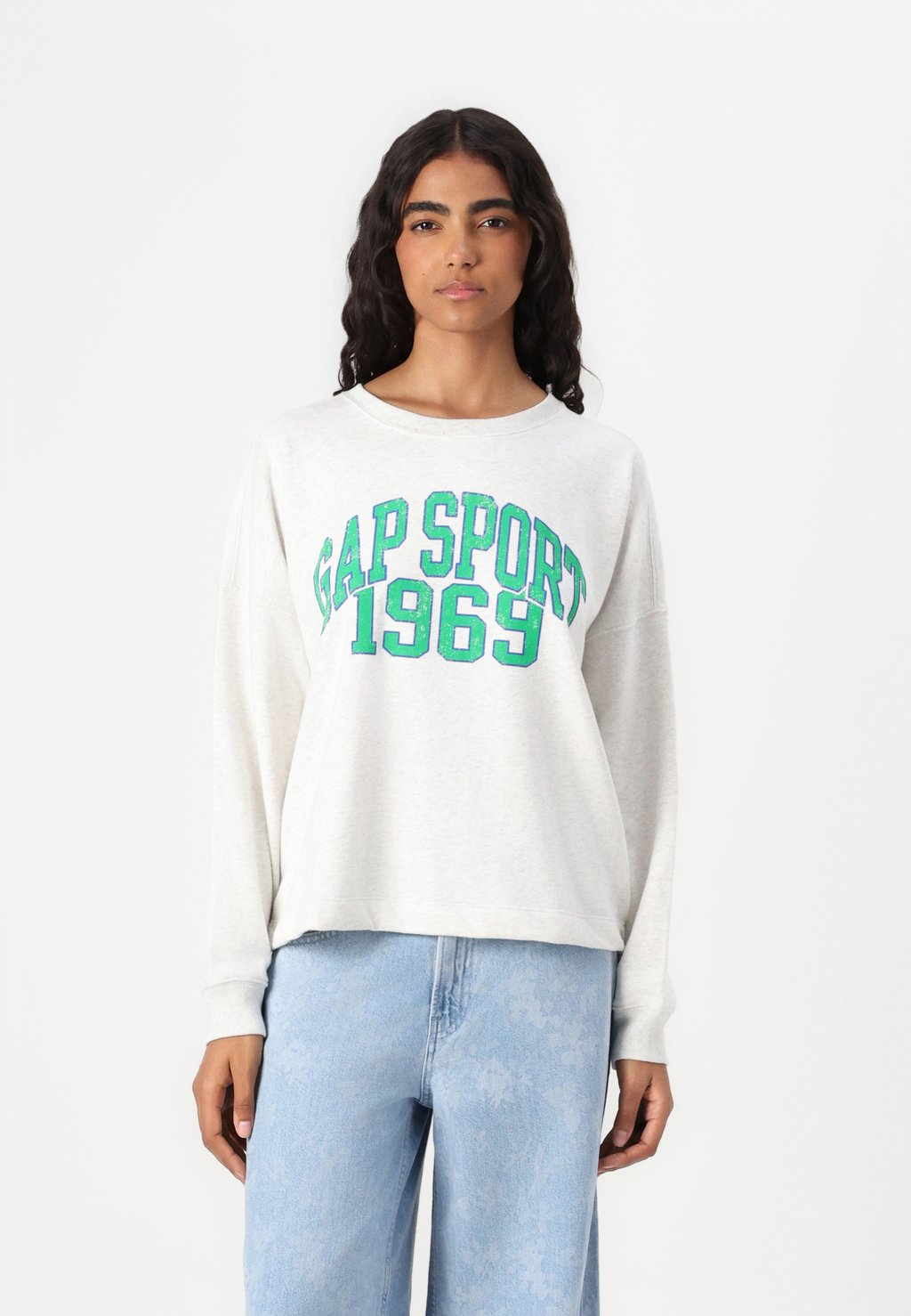 Толстовка V LOGO GRAPHIC CREW GAP, серый
Толстовка V LOGO GRAPHIC CREW GAP, серый