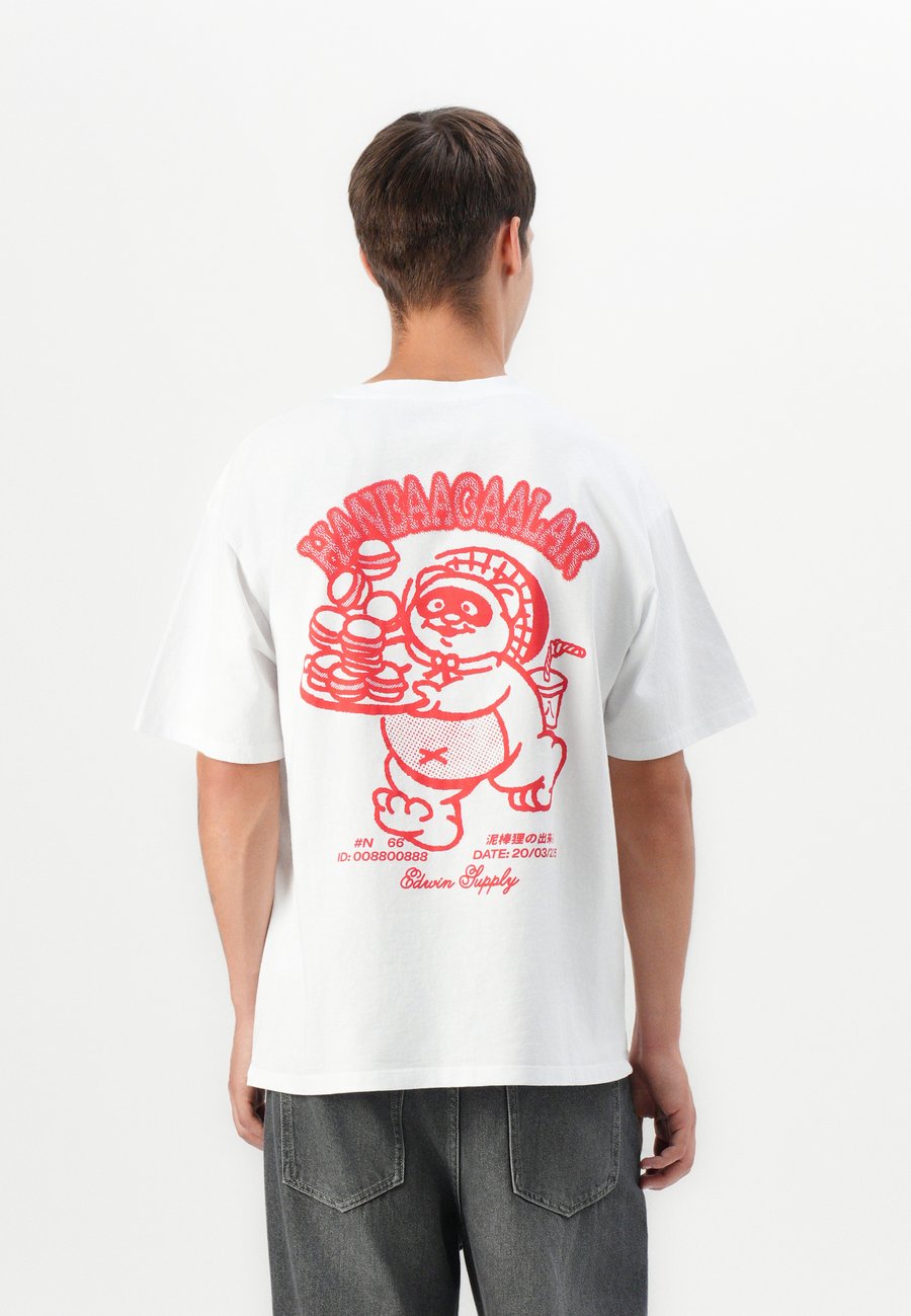 Футболка Edwin TANUKI UNISEX, White, Белый, Футболка Edwin TANUKI UNISEX, White
Футболка Edwin TANUKI UNISEX, White, Белый, Футболка Edwin TANUKI UNISEX, White