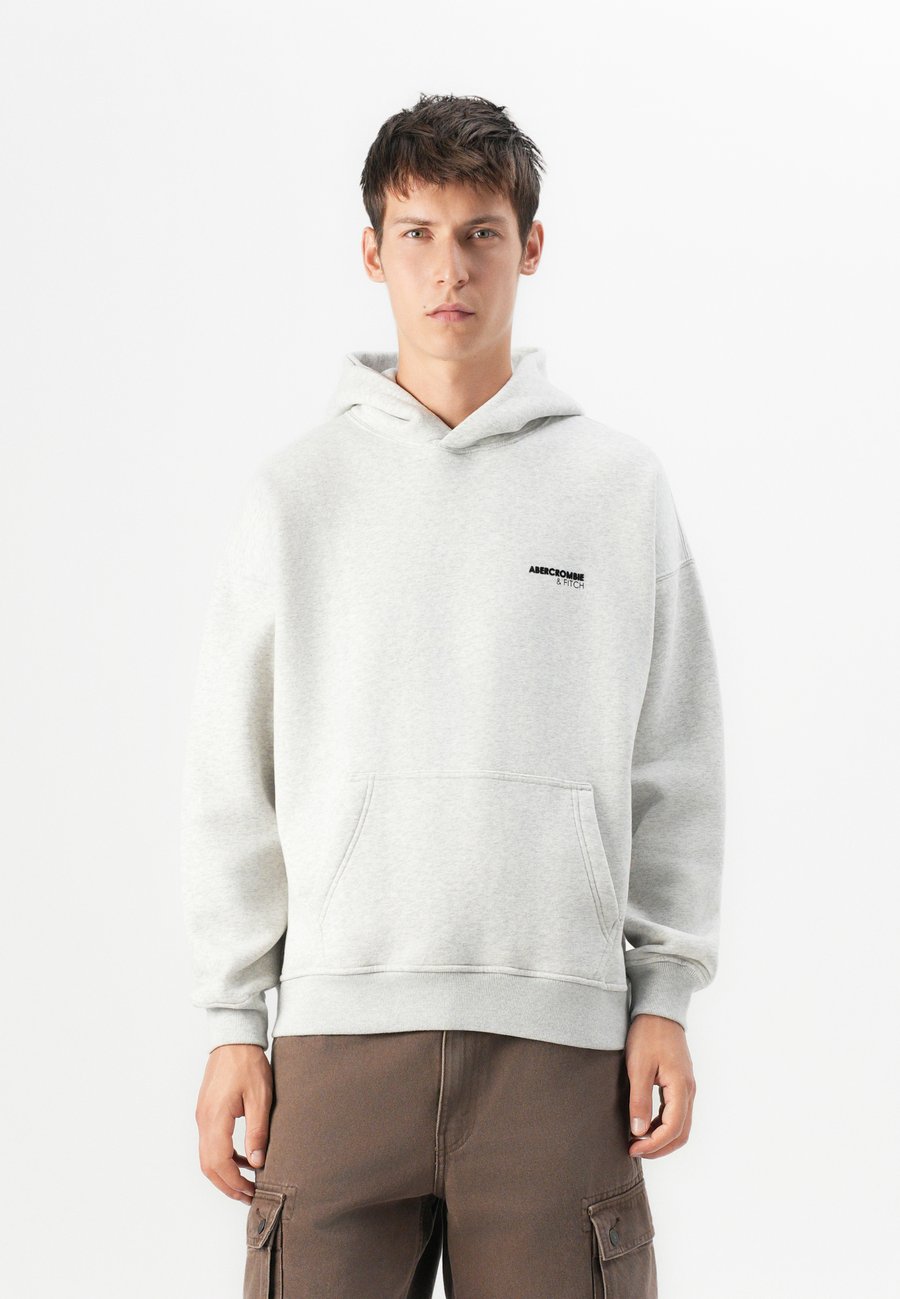 Худи Abercrombie & Fitch SMALL SCALE LOGO, Grey
Худи Abercrombie & Fitch SMALL SCALE LOGO, Grey