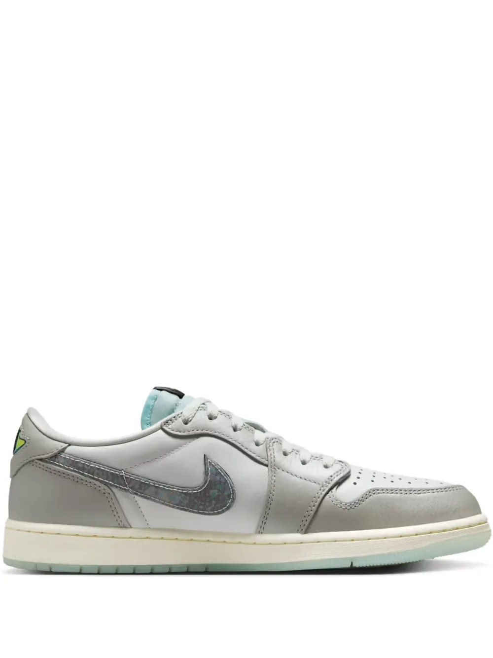 Кроссовки Air Jordan 1 Low OG Year of the Snake, серый
Кроссовки Air Jordan 1 Low OG Year of the Snake, серый