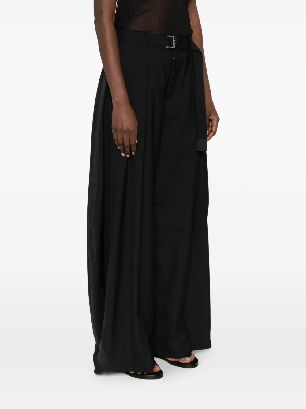 Брюки с поясом Sacai, черный
Брюки с поясом Sacai, черный