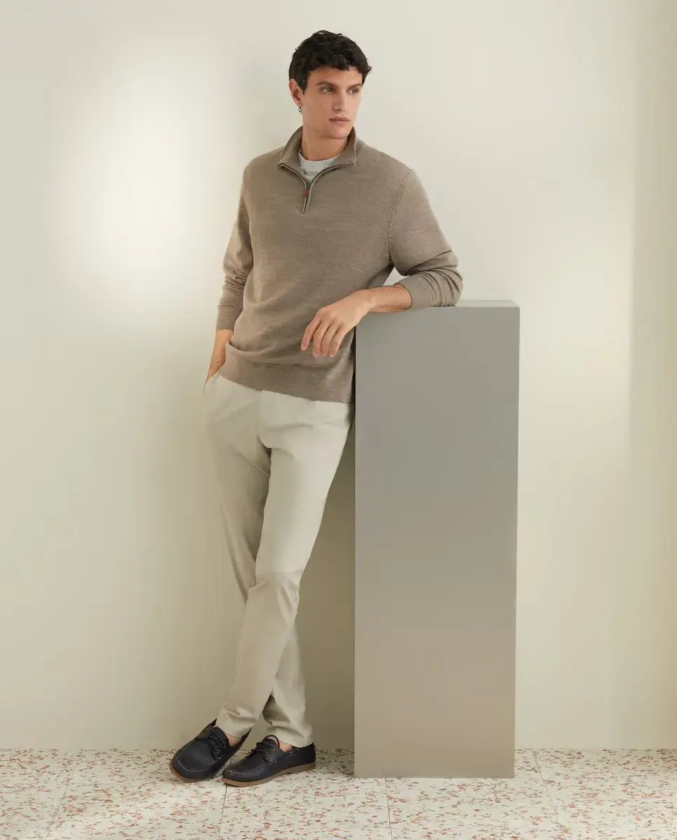 Мужской однотонный свитер с высоким воротом из 100% мериносовой шерсти и молнией Emidio Tucci, бежевый
Мужской однотонный свитер с высоким воротом из 100% мериносовой шерсти и молнией Emidio Tucci, бежевый