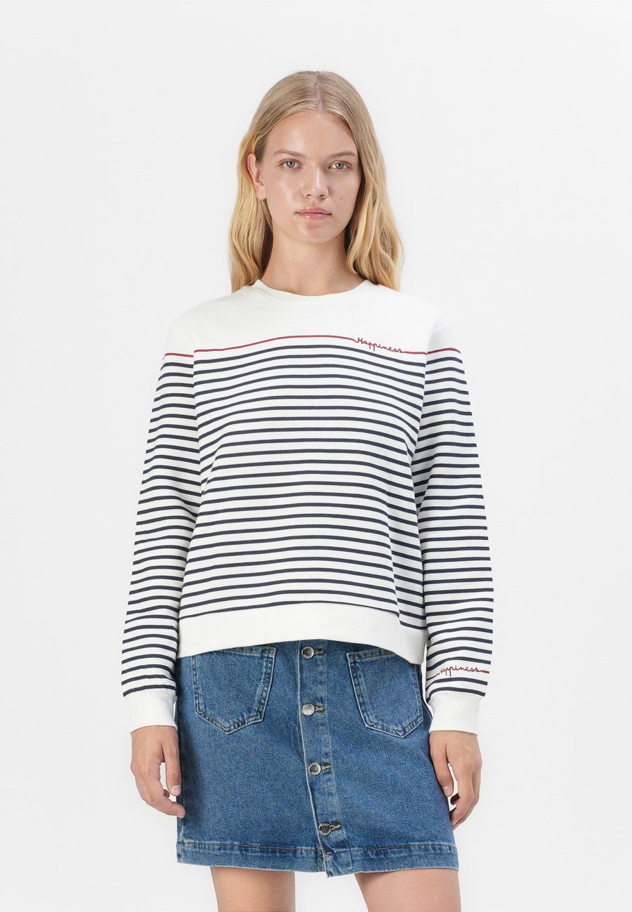 Толстовка Vero Moda VMFERNANDA BOX, Cloud Dancer/Off-White, Белый, Толстовка Vero Moda VMFERNANDA BOX, Cloud Dancer/Off-White
Толстовка Vero Moda VMFERNANDA BOX, Cloud Dancer/Off-White, Белый, Толстовка Vero Moda VMFERNANDA BOX, Cloud Dancer/Off-White