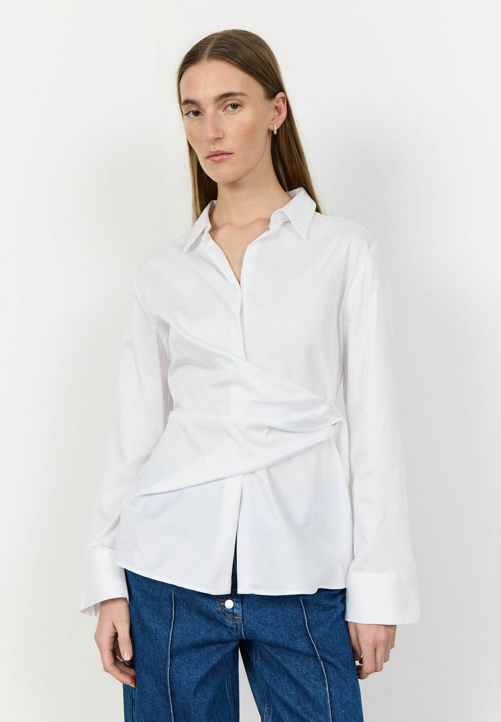 Блузка на пуговицах Levete Room, белый
Блузка на пуговицах Levete Room, белый