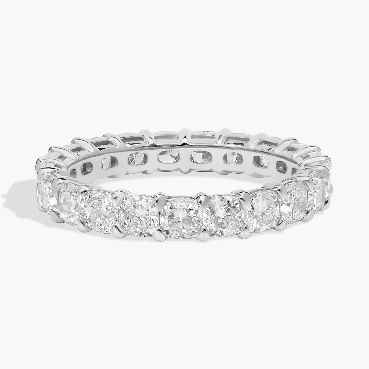 Кольцо Eternity с выращенным в лаборатории бриллиантом огранки «кушон» из белого золота 14 карат (3 карата, двойной цвет — FG / VS2-SI1) Blue Nile
Кольцо Eternity с выращенным в лаборатории бриллиантом огранки «кушон» из белого золота 14 карат (3 карата, двойной цвет — FG / VS2-SI1) Blue Nile