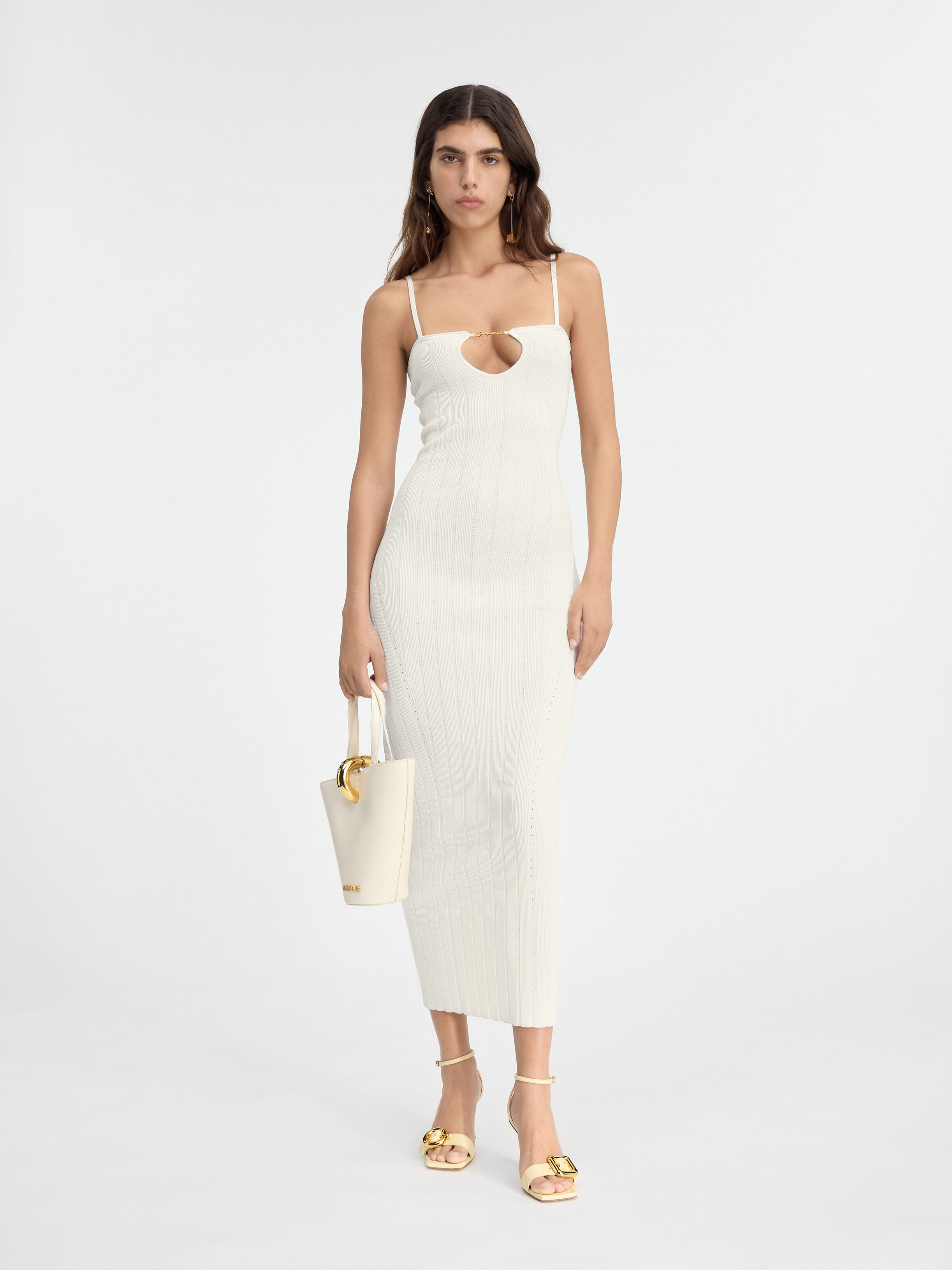 Трикотажное нижнее платье JACQUEMUS The Sierra dress with straps, белый 
Трикотажное нижнее платье JACQUEMUS The Sierra dress with straps, белый