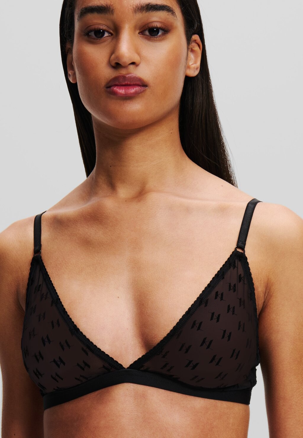 Треугольный бюстгальтер KARL LAGERFELD, черный
Треугольный бюстгальтер KARL LAGERFELD, черный