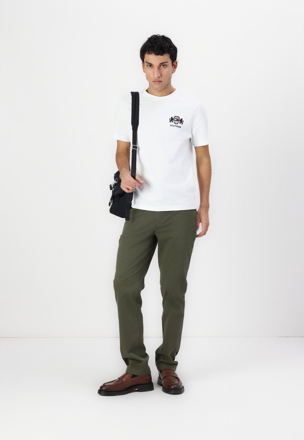 Чиносы DENTON Tommy Hilfiger, оливковый
Чиносы DENTON Tommy Hilfiger, оливковый