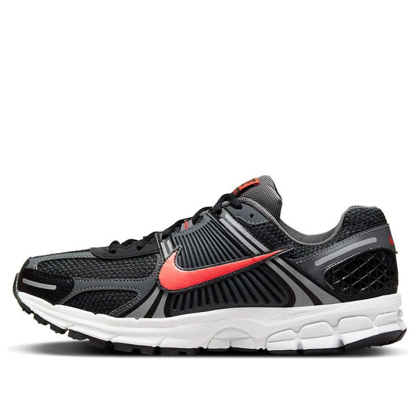 Кроссовки air zoom vomero 5 'black picante red' Nike, черный
Кроссовки air zoom vomero 5 'black picante red' Nike, черный