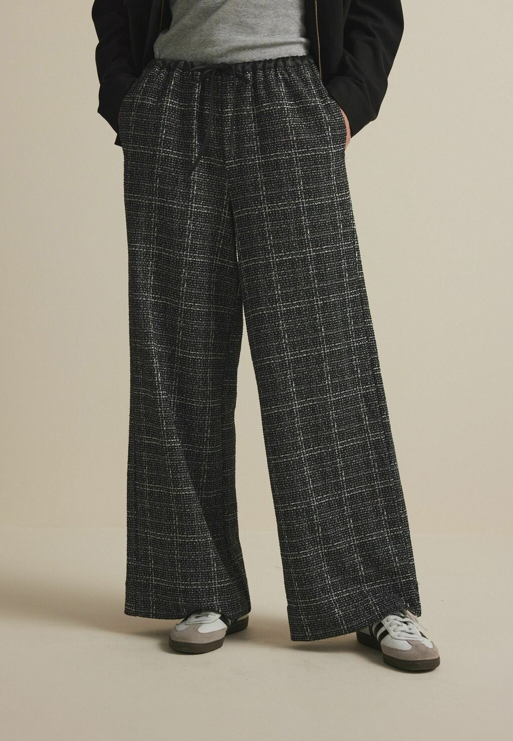 Брюки BOUCLE SPARKLE CHECK WIDE LEG Next, черный
Брюки BOUCLE SPARKLE CHECK WIDE LEG Next, черный