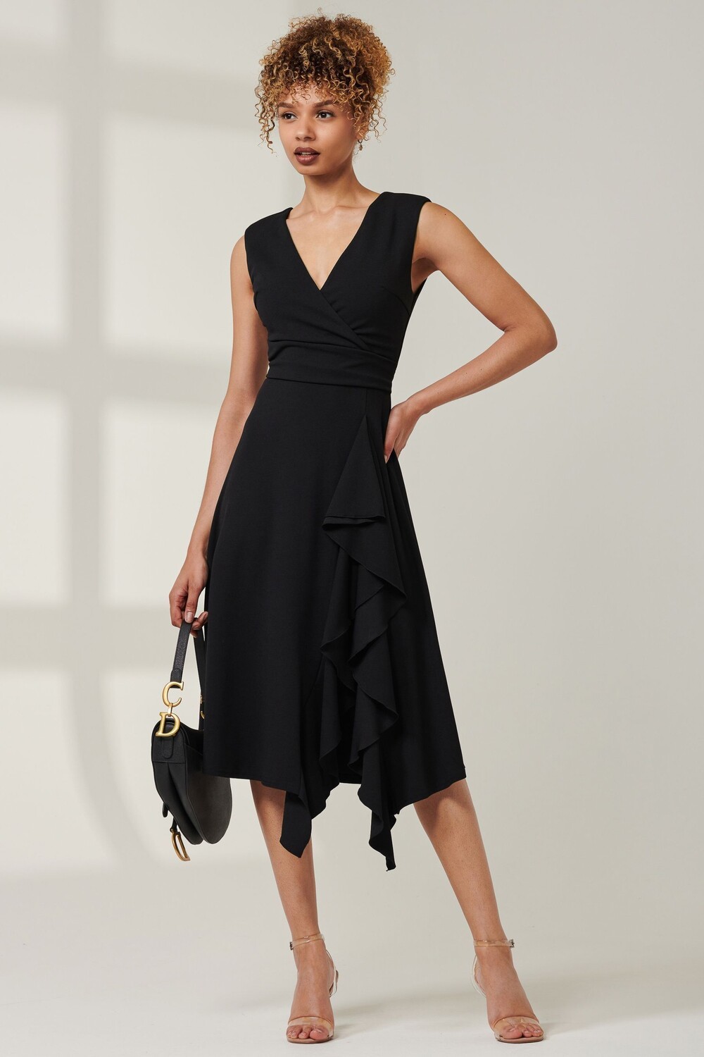 Платье миди с оборками Qiana Jolie Moi, черный
Платье миди с оборками Qiana Jolie Moi, черный