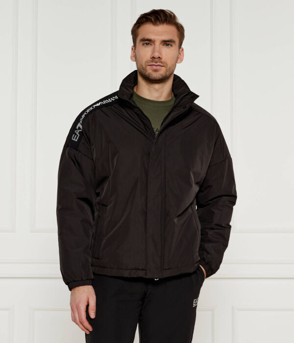 Куртка мужская Ea7 короткая с фирменным принтом, черный
Куртка мужская Ea7 короткая с фирменным принтом, черный