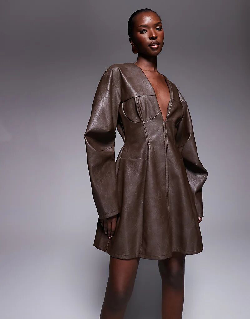 Мини-платье шоколадного цвета из искусственной кожи ASOS DESIGN с рукавами-коконами и декоративными швами
Мини-платье шоколадного цвета из искусственной кожи ASOS DESIGN с рукавами-коконами и декоративными швами