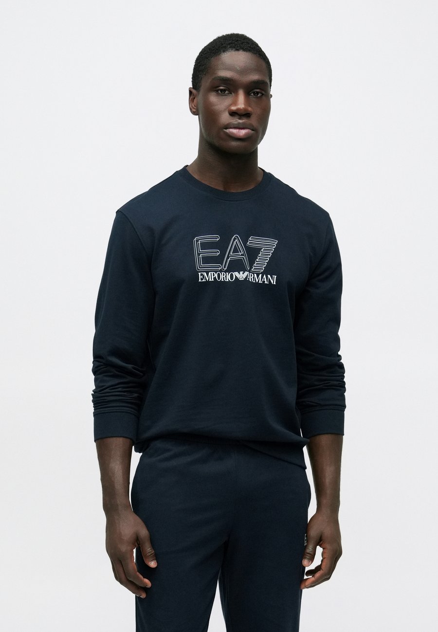 Толстовка EA7 Emporio Armani TRAIN VISIBILITY COFT UNISEX, Blue/Dark Blue, Синий, Толстовка EA7 Emporio Armani TRAIN VISIBILITY COFT UNISEX, Blue/Dark Blue
Толстовка EA7 Emporio Armani TRAIN VISIBILITY COFT UNISEX, Blue/Dark Blue, Синий, Толстовка EA7 Emporio Armani TRAIN VISIBILITY COFT UNISEX, Blue/Dark Blue