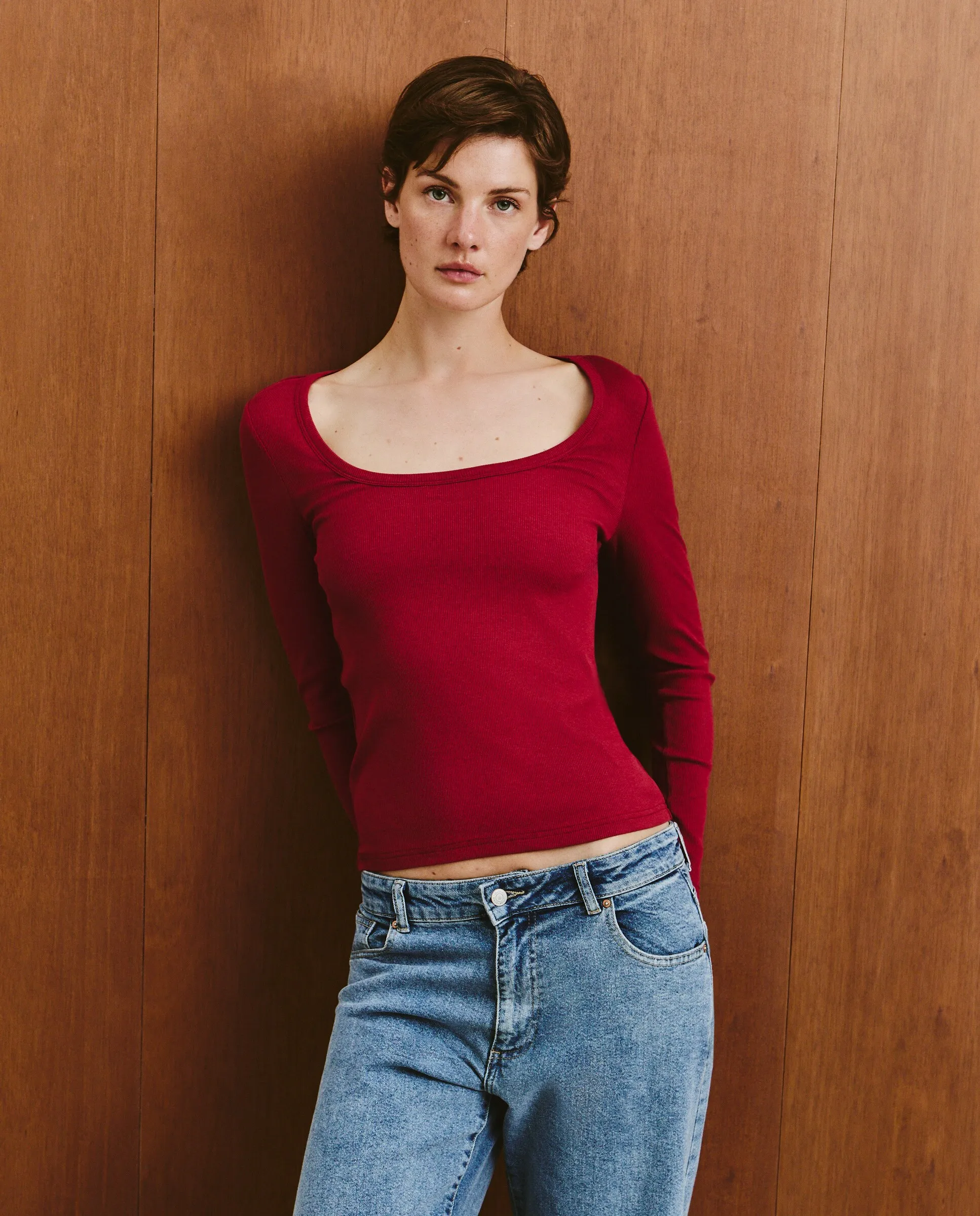 Женская однотонная футболка с длинным рукавом Southern Cotton, цвет 610 Carmín
Женская однотонная футболка с длинным рукавом Southern Cotton, цвет 610 Carmín