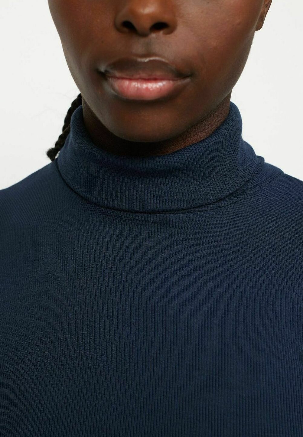 Топ с длинными рукавами FENJA ROLLNECK Soft Rebels, темно-синий
Топ с длинными рукавами FENJA ROLLNECK Soft Rebels, темно-синий