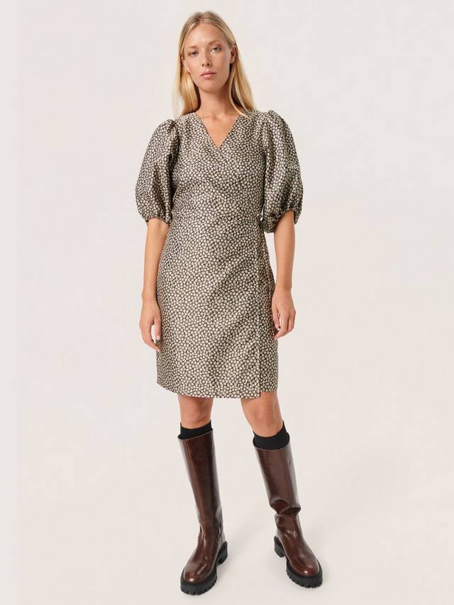 Платье в цветочек от kaela Soaked In Luxury, черный/разноцветный
Платье в цветочек от kaela Soaked In Luxury, черный/разноцветный