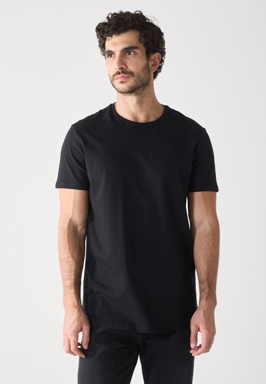 Футболка Pier One LONG CURVED HEM T SHIRT BASIC, True Black/Black, Черный, Футболка Pier One LONG CURVED HEM T SHIRT BASIC, True Black/Black
Футболка Pier One LONG CURVED HEM T SHIRT BASIC, True Black/Black, Черный, Футболка Pier One LONG CURVED HEM T SHIRT BASIC, True Black/Black