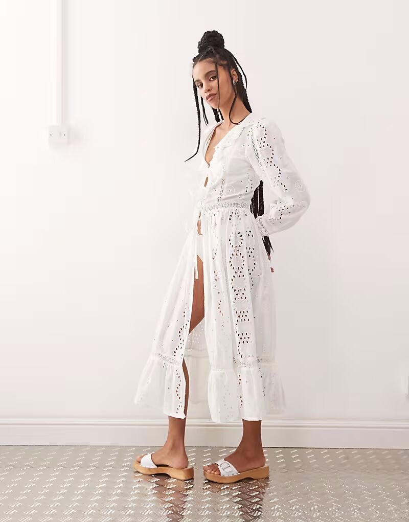 Пляжная накидка Reclaimed Vintage с завязками спереди и белой вышивкой
Пляжная накидка Reclaimed Vintage с завязками спереди и белой вышивкой