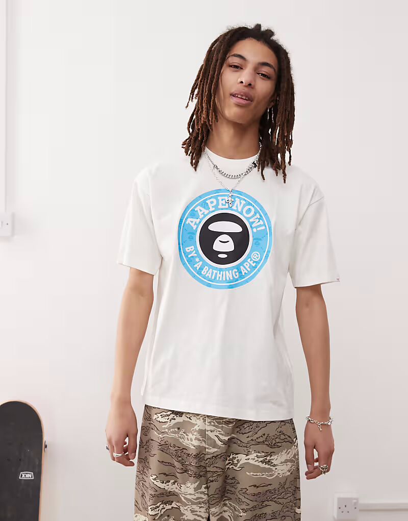 Футболка Aape by A Bathing Ape с логотипом в кремово-белом цвете AAPE BY A BATHING APE
Футболка Aape by A Bathing Ape с логотипом в кремово-белом цвете AAPE BY A BATHING APE