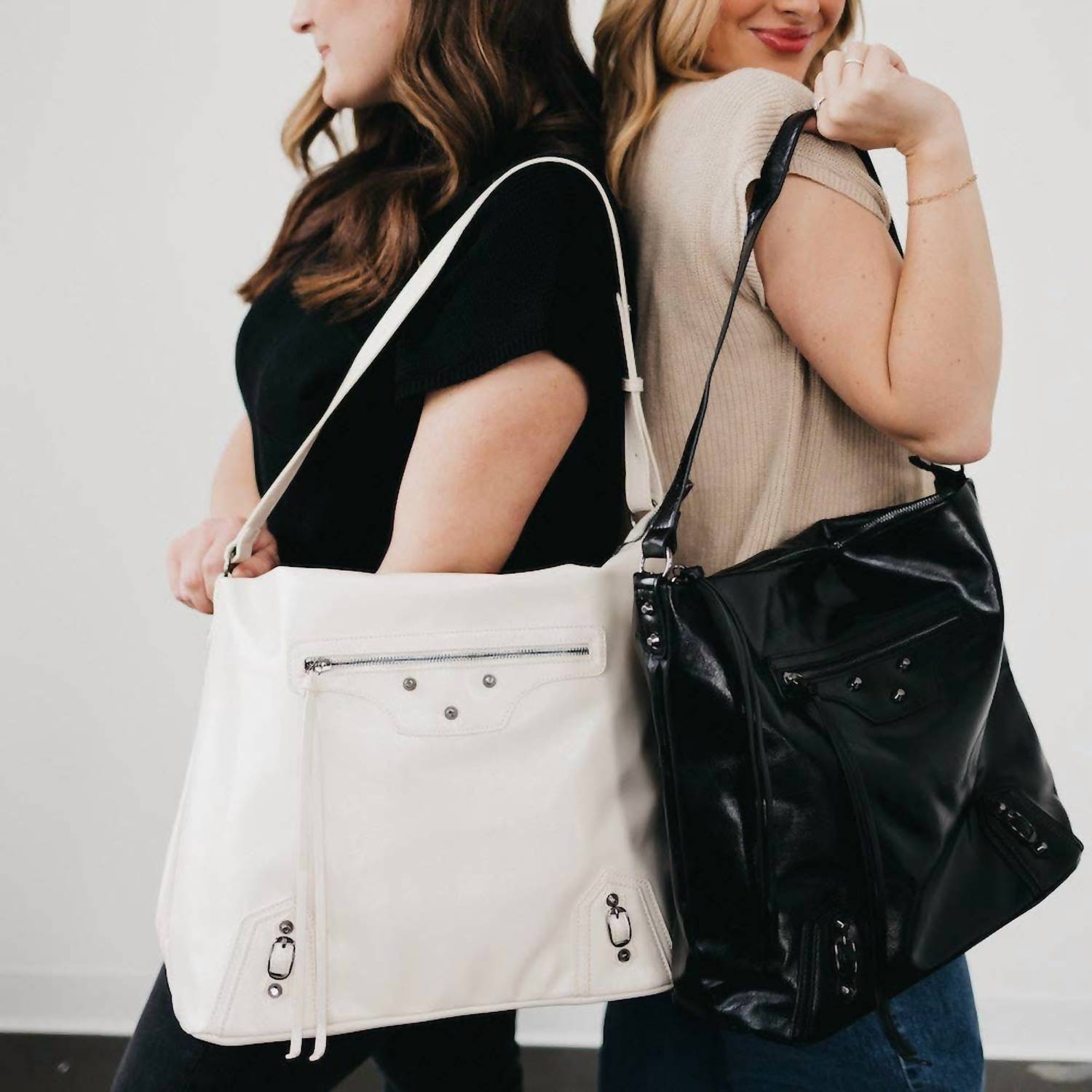 Табита дорожная рабочая сумка-кроссбоди в черном цвете Pretty Simple
Табита дорожная рабочая сумка-кроссбоди в черном цвете Pretty Simple