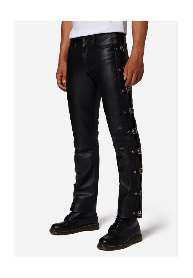 Кожаные брюки с пряжкой и ремнями с пряжкой в классическом стиле с 5 карманами. Ricano, черный
Кожаные брюки с пряжкой и ремнями с пряжкой в классическом стиле с 5 карманами. Ricano, черный