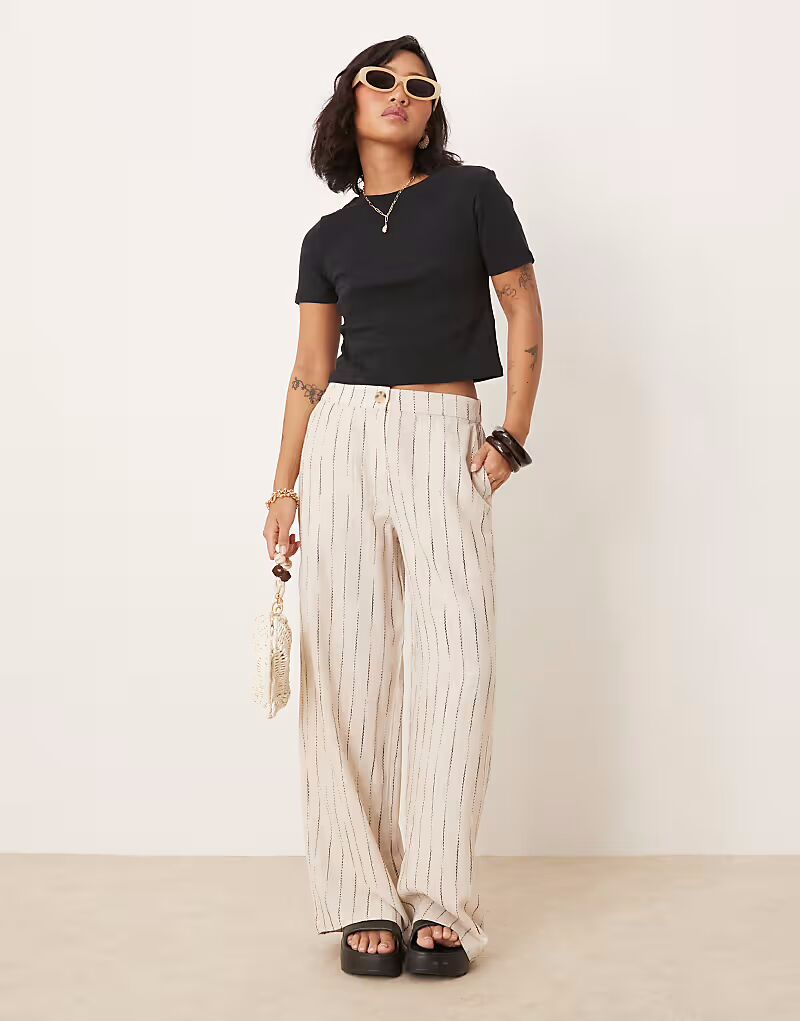 ASOS DESIGN Petite свободные прямые брюки натурального цвета с льном и волнистой полоской
ASOS DESIGN Petite свободные прямые брюки натурального цвета с льном и волнистой полоской