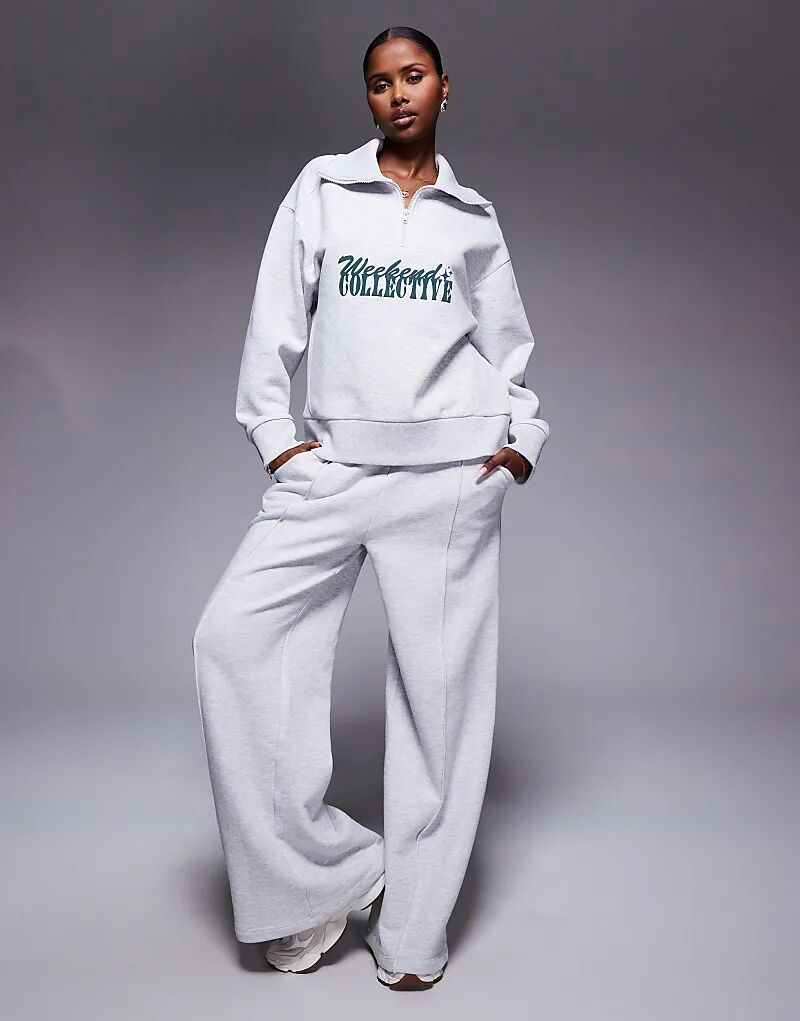 Толстовка Weekend Collective с застежкой-молнией на половину длины и графикой из смешанных шрифтов в цвете «серый меланж» Asos Weekend Collective
Толстовка Weekend Collective с застежкой-молнией на половину длины и графикой из смешанных шрифтов в цвете «серый меланж» Asos Weekend Collective