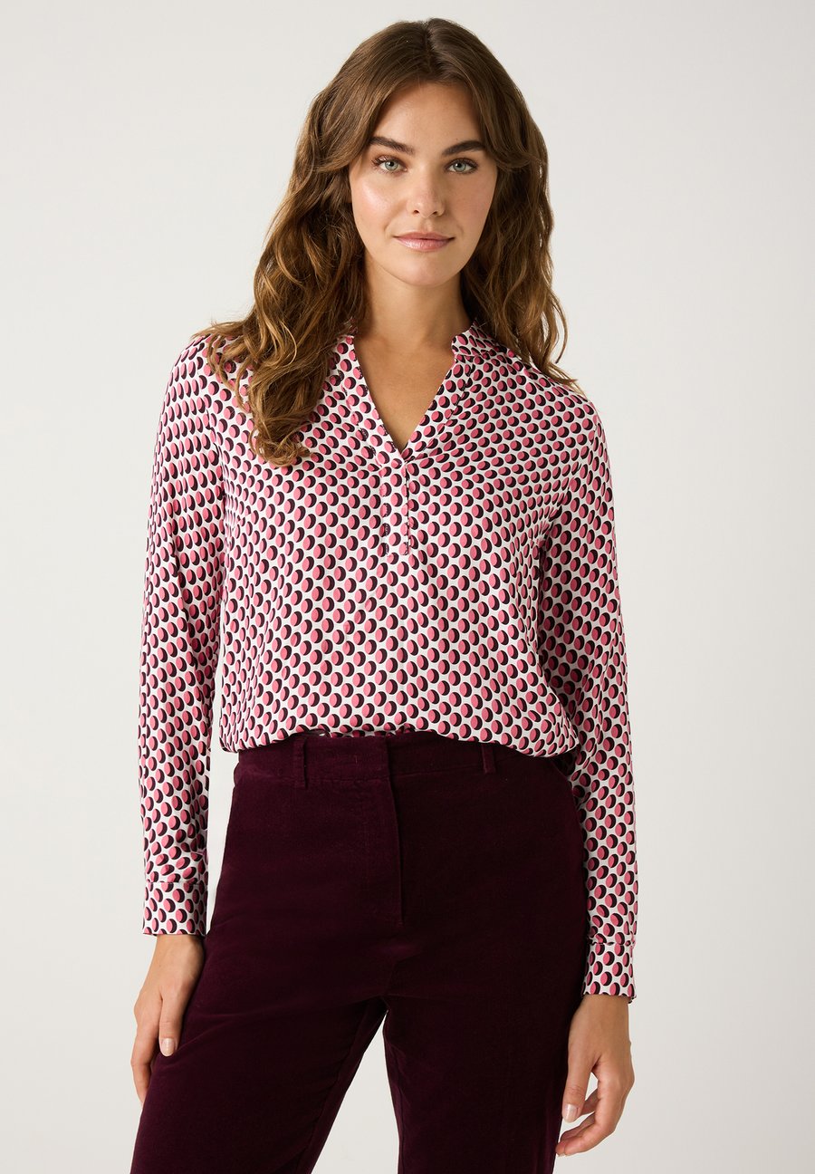 Блуза More & More Blouse, Threetone Print Berry Rose/Pink
Блуза More & More Blouse, Threetone Print Berry Rose/Pink
