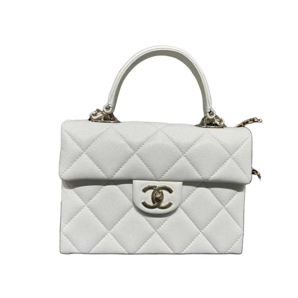 CHANEL Кожаная сумка через плечо
CHANEL Кожаная сумка через плечо