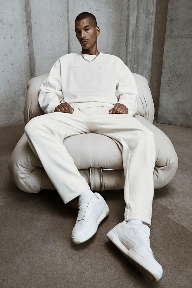 Толстовка с вышивкой H&M, белый
Толстовка с вышивкой H&M, белый