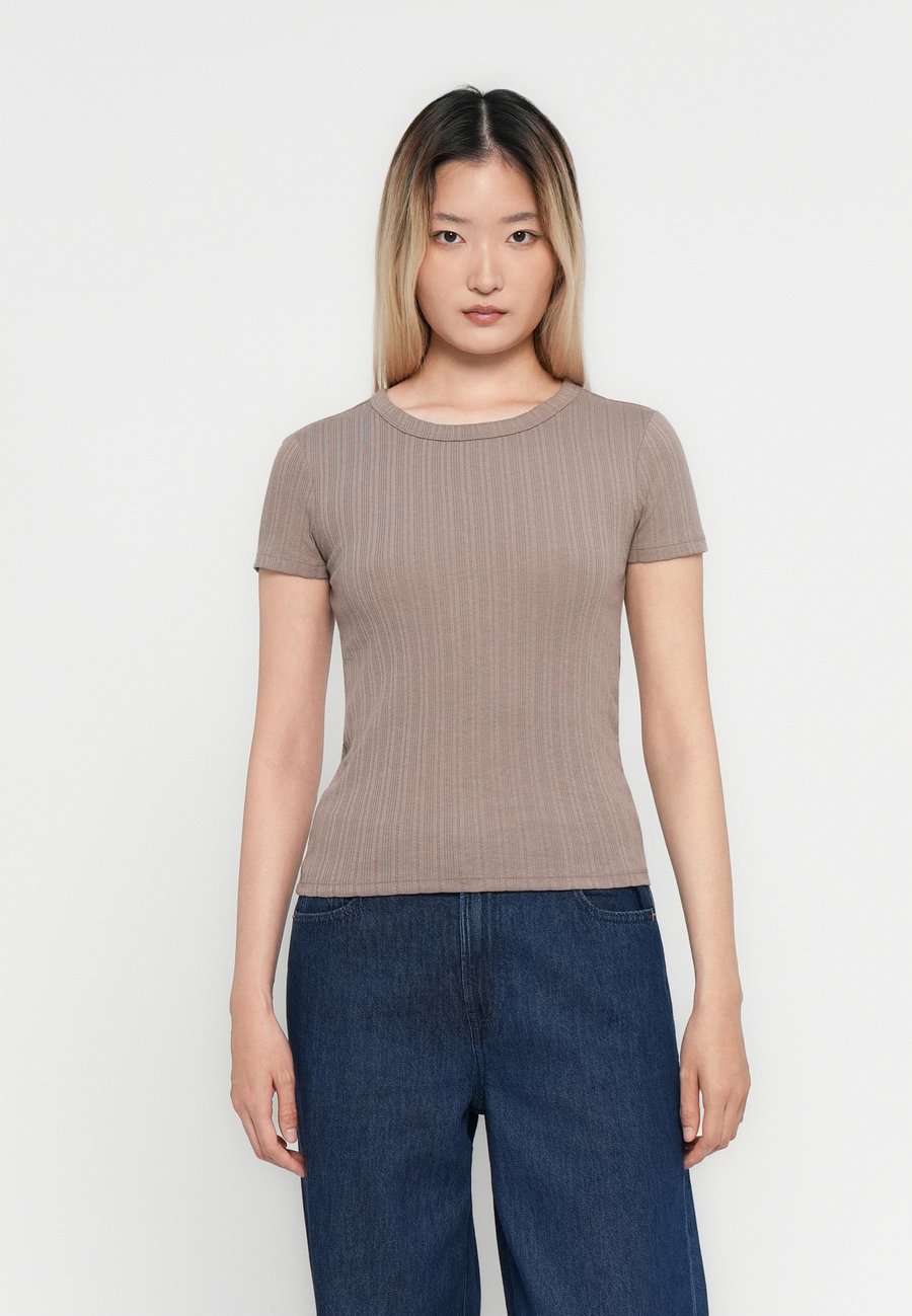 Футболка GAP POINTELLE SOLID, Medium Cool Brown/Light Brown
Футболка GAP POINTELLE SOLID, Medium Cool Brown/Light Brown