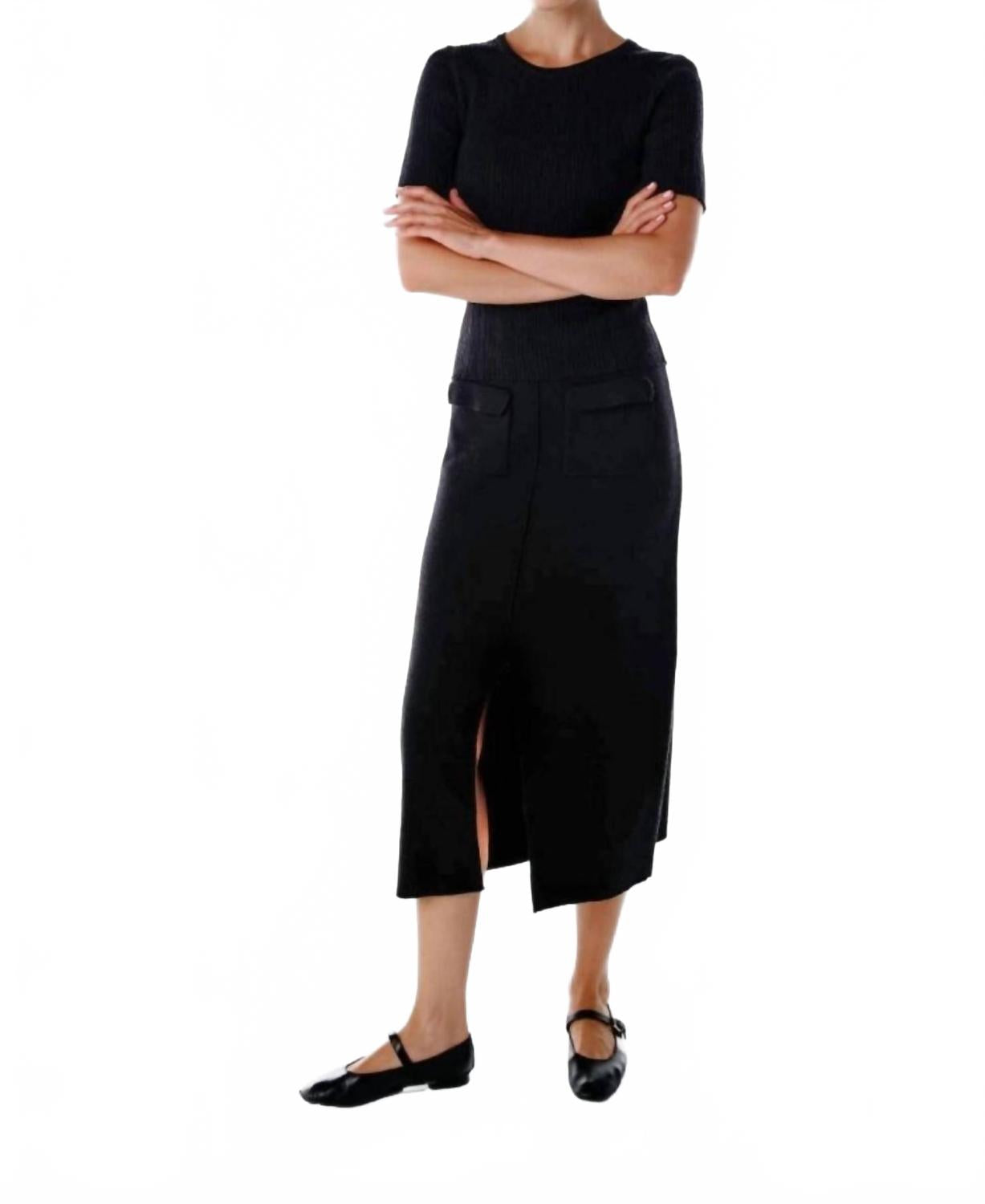 KNITSS Юбка-миди Perry черного цвета
KNITSS Юбка-миди Perry черного цвета