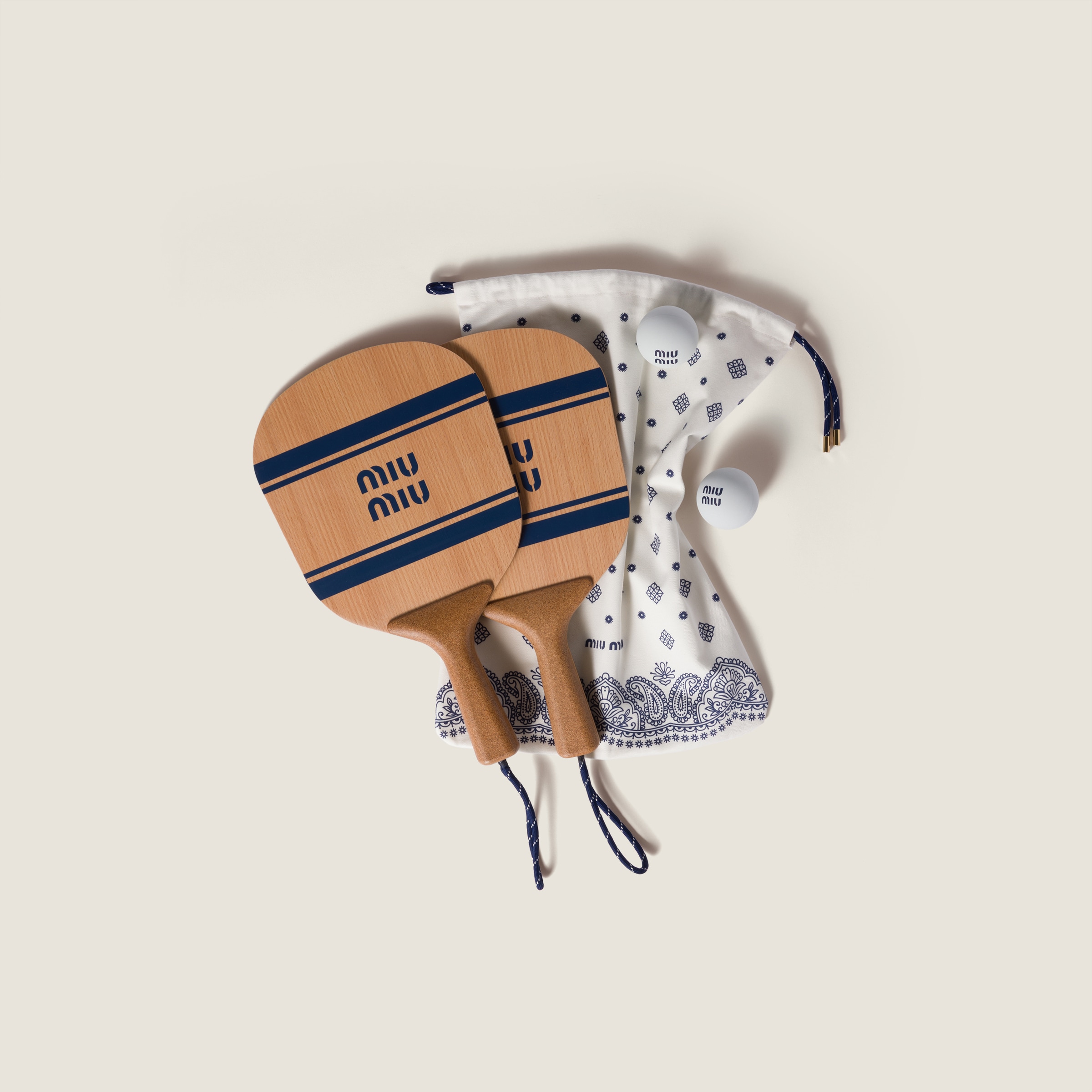 Набор деревянных пляжных ракеток MIU MIU, натуральный/синий
Набор деревянных пляжных ракеток MIU MIU, натуральный/синий