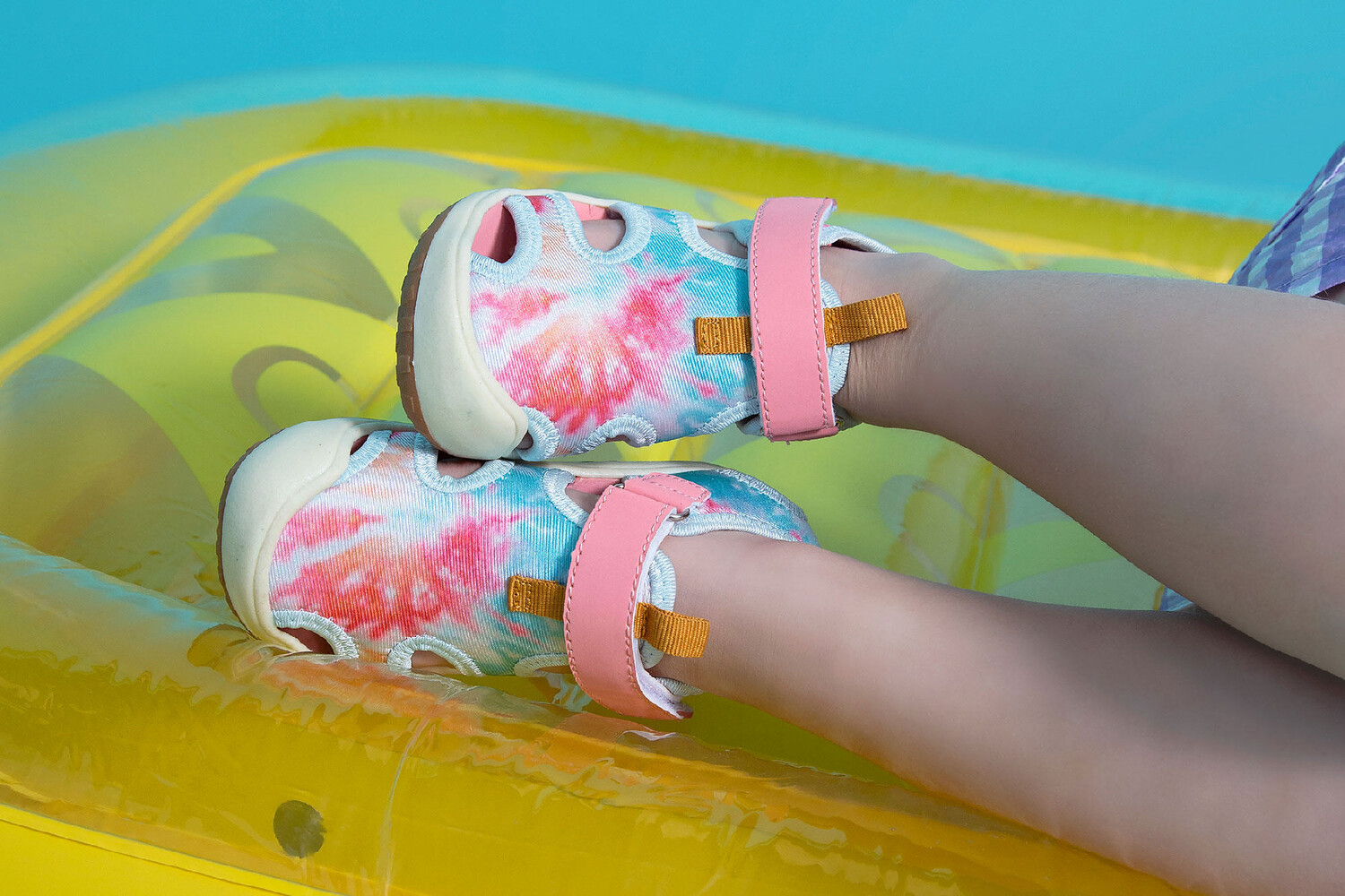 Сандалии с регулируемыми прорезными ремешками Camelot, мультиколор
Сандалии с регулируемыми прорезными ремешками Camelot, мультиколор