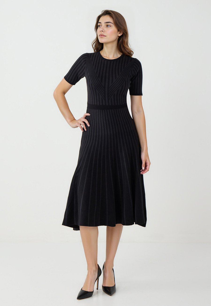 Платье Jimmy Key Jumper dress, Black
Платье Jimmy Key Jumper dress, Black