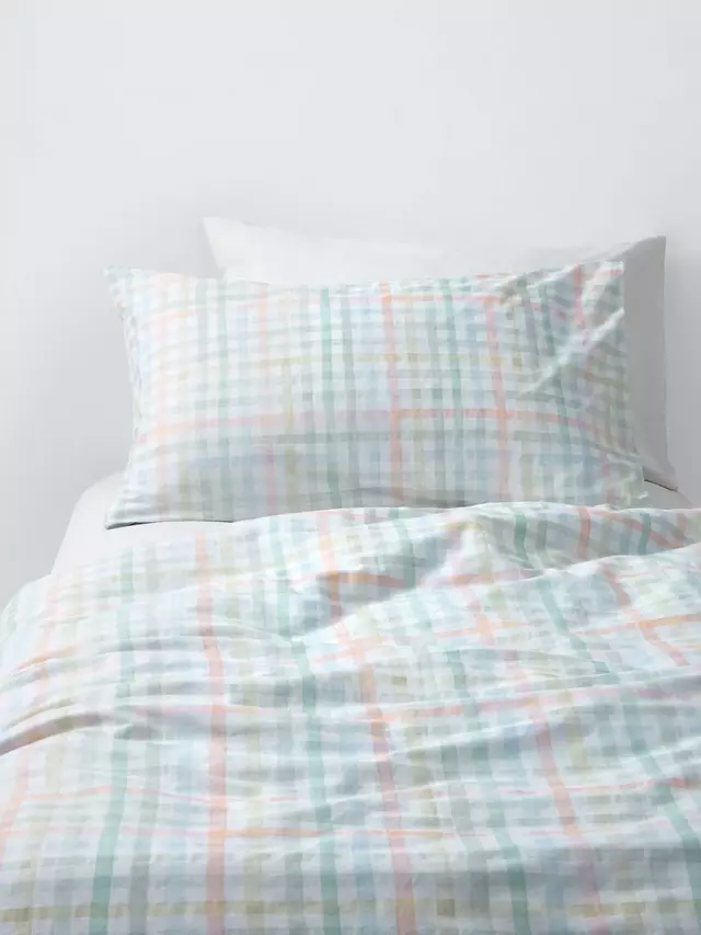 Комплект из пододеяльников и наволочки John Lewis Kids' Watercolour Gingham Pure Cotton, разноцветный
Комплект из пододеяльников и наволочки John Lewis Kids' Watercolour Gingham Pure Cotton, разноцветный