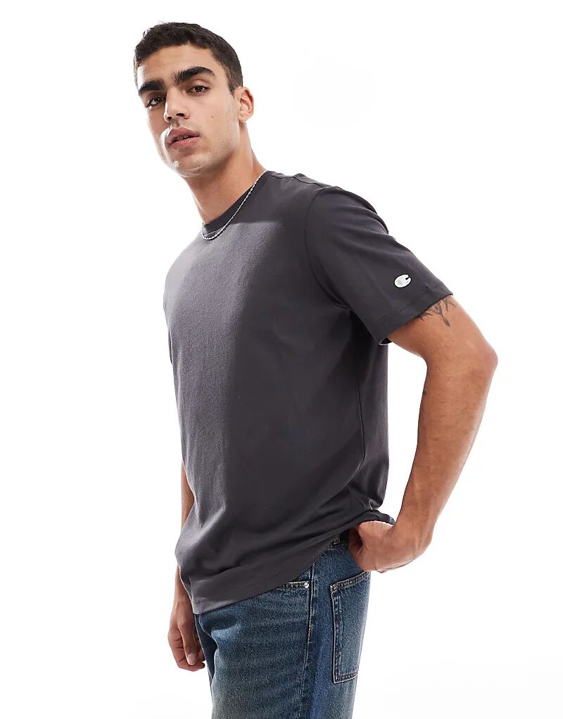 Футболка черного цвета Champion 
Футболка черного цвета Champion