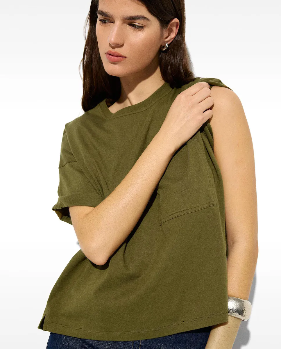 Женская кожаная куртка на пуговицах в однотонном исполнении Parfois, цвет Caqui 
Женская кожаная куртка на пуговицах в однотонном исполнении Parfois, цвет Caqui