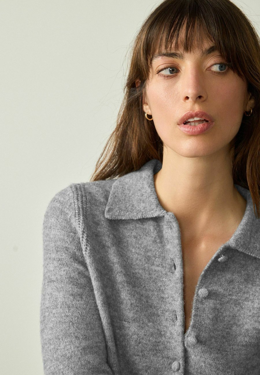Платье Next REGULAR FIT BUTTON DOWN LONG SLEEVE COLLAR, Grey
Платье Next REGULAR FIT BUTTON DOWN LONG SLEEVE COLLAR, Grey