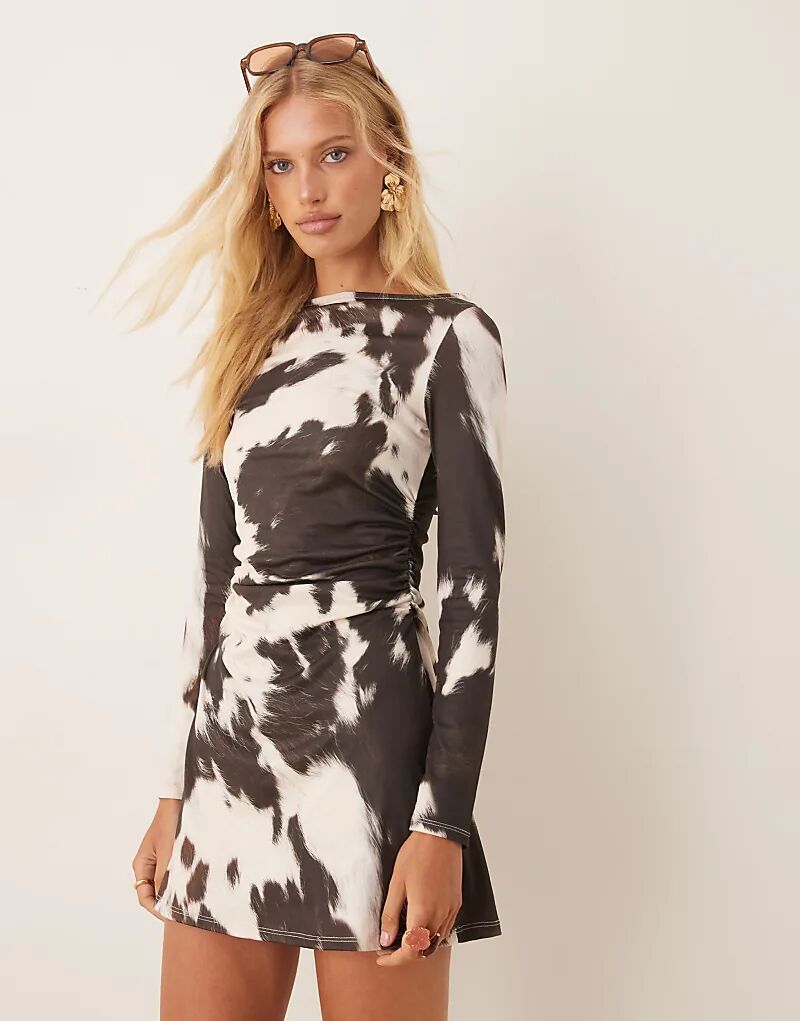 Мини-платье ASOS DESIGN с длинными рукавами, расклешенным кроем и принтом коровы
Мини-платье ASOS DESIGN с длинными рукавами, расклешенным кроем и принтом коровы