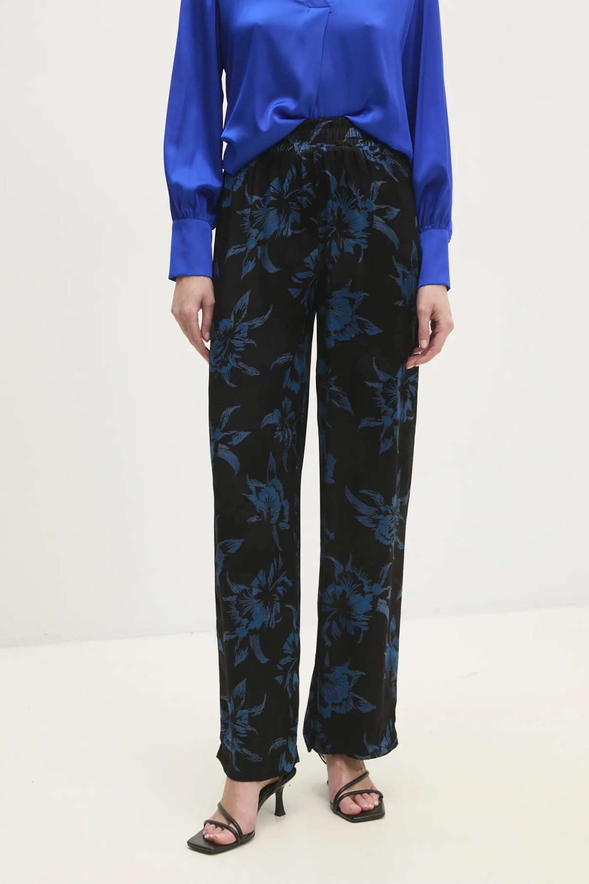 Брюки Answear Lab, черный
Брюки Answear Lab, черный