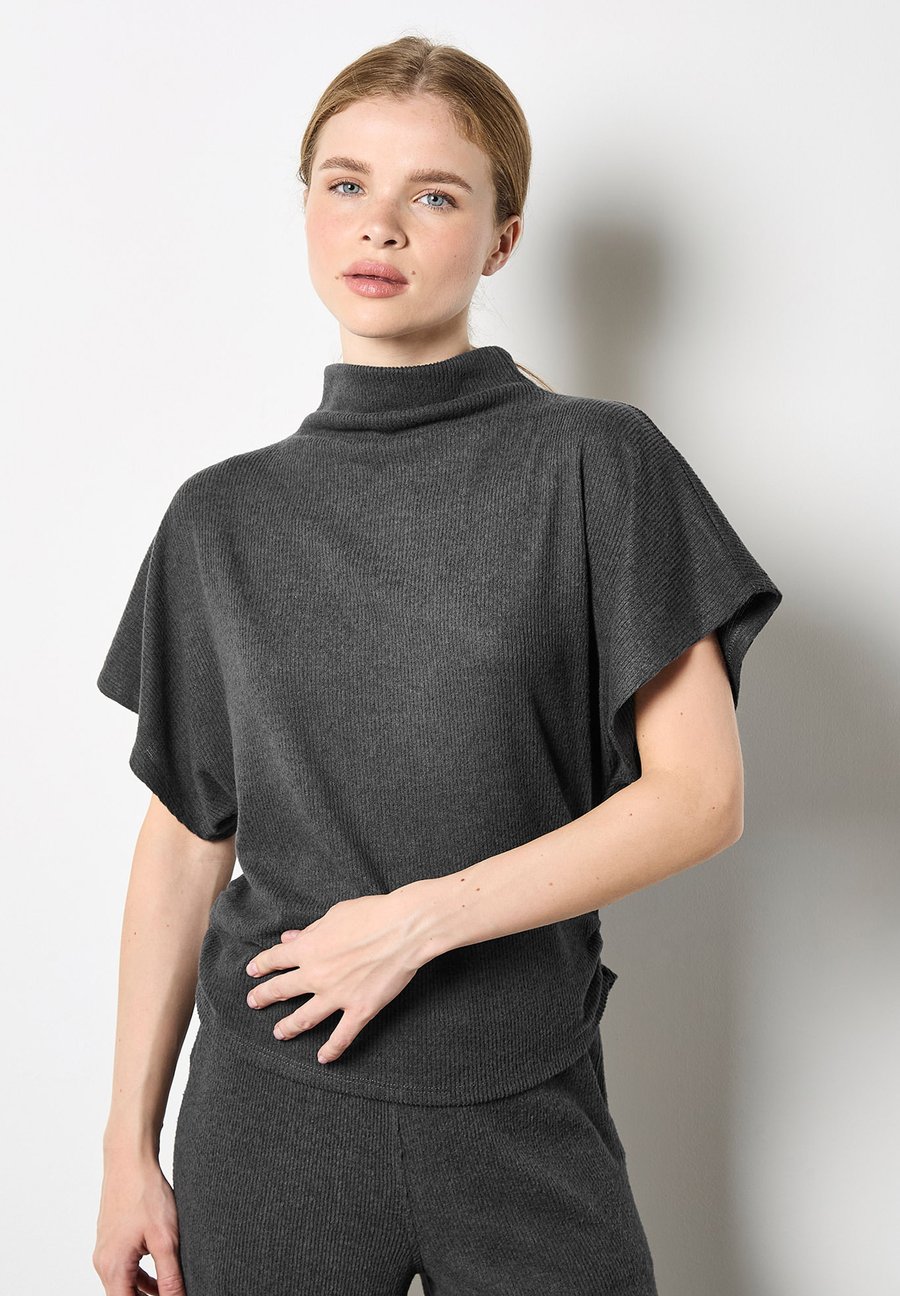 Футболка Apricot Basic T-shirt, Dark Grey - Charcoal/Grey, Черный, Футболка Apricot Basic T-shirt, Dark Grey - Charcoal/Grey
Футболка Apricot Basic T-shirt, Dark Grey - Charcoal/Grey, Черный, Футболка Apricot Basic T-shirt, Dark Grey - Charcoal/Grey